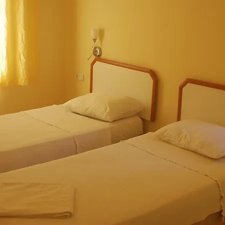 Hotel Linda Side