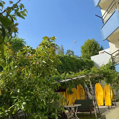 Linda Hotel Side